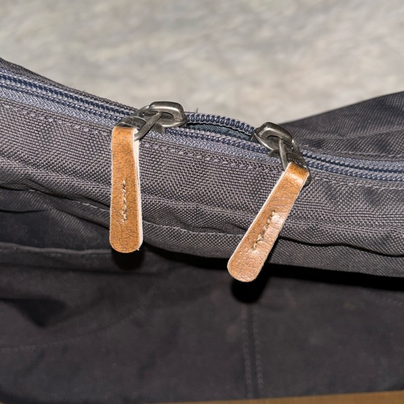 Columbia Sportswear Co. Canvas Crossbody Shoulder Bag - Picture 9 of 16